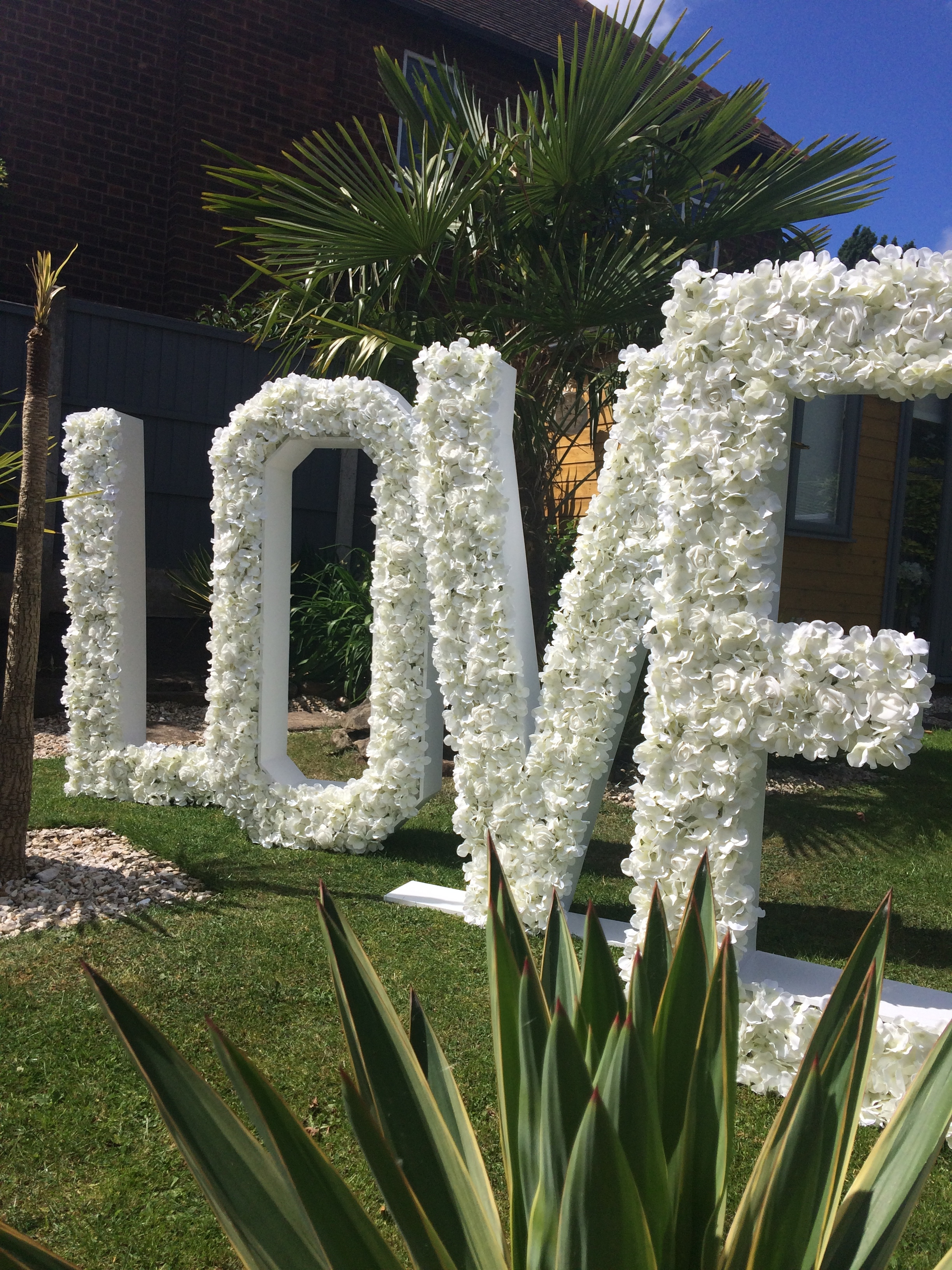 Giant L.E.D flower love letters