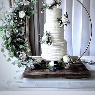 Rustic floral cake hoop